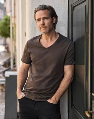 LUXURY V-NECK TEE